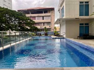 BaseLine Residences 1-Bedroom 10E Internet Netflix