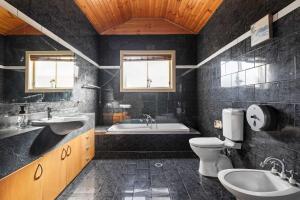 Standard Single Room - Ideally Located at Bexley - Shared Bathroom