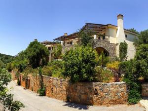 Romantic Holiday Home in Drosia