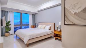 Private Apartment walk to Greenbelt, Legazpi Village