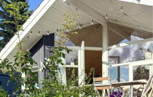 Cozy Home In Dronningmølle With Wifi