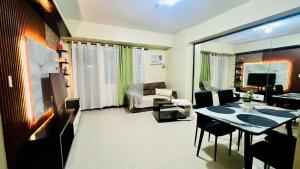 Manhattan Plaza - 1 Executive BR Condo in Araneta