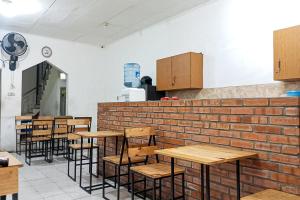 RedDoorz at Terus Manis Suryakencana