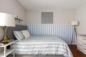 Newark Gem 6BR, 5BA - Sleeps 24 - Walk to Prudential Center and Newark Penn Station, Near EWR and American Dream Mall, includes Parking - WiFi - Laundry - Backyard - Gym