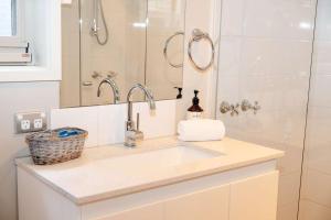 Twelve Apostles Beach House-STUDIO