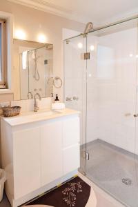 Twelve Apostles Beach House-STUDIO