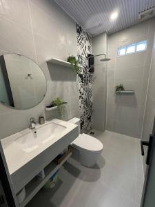 Unique HCMC house, D3 10 mins drive to centre