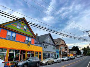 Cozy Downtown Hunter Mountain Getaway