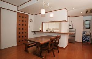 SN62 大須駅鶴舞駅最寄り 栄まで徒歩圏内 最大12名 3家族分の個室 お風呂からのスカイビュー Nearst to Osu Tsuruma Station Within walking distance to Sakae Private room for up to 12 people 3 families Sky view from the b