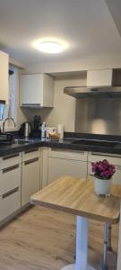 Private studio near train station & Sonian Forest