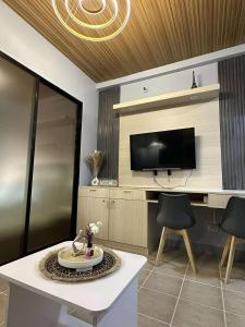 Stay at FB Harrison near World Trade Center MOA and NAIA