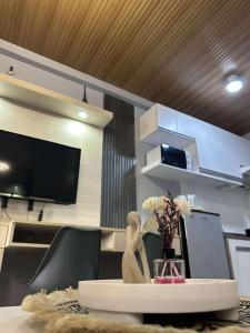 Stay at FB Harrison near World Trade Center MOA and NAIA