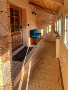 Lake View Chalet Mis