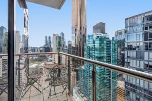 Luxe 2-Bed Apartment with River Views Near Casino