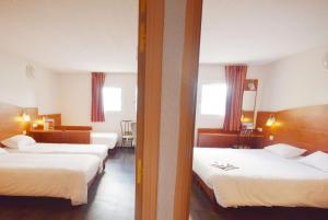 Hotels Brit Hotel Reims La Pompelle : 2 Chambres Communicantes