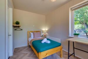 Pass the Keys Charming and Central Garden Studio Flat Free Parking
