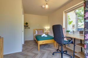 Pass the Keys Charming and Central Garden Studio Flat Free Parking