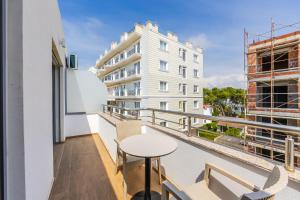 Blu Wave Apartment Golem