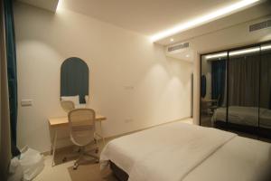 Liaqat Airport Residence Al Mouj