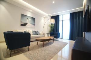 Liaqat Airport Residence Al Mouj