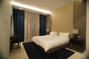 Liaqat Airport Residence Al Mouj