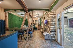 Hide Hub Guest Apart