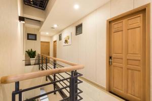 YOURS apartment-10stars-Phu Nhuan-Couple and Family homes