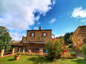 Scenic Tuscan Farmhouse