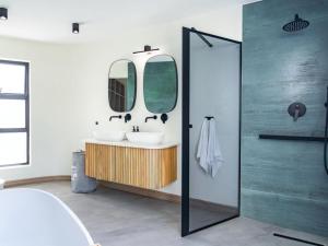 Wabi Sabie River House