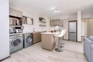 Modern 3-bedroom Ground Floor Apartment in Fourways Sandton