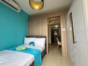 Room 1989 Cozy 1BR Shore 2 near MOA, IKEA & NAIA Airport by Prime Stay