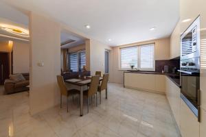 2-Bedroom Apartment with Balcony and Parking