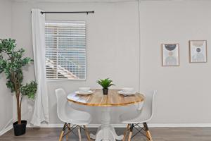 Cozy Modern Oasis near UT