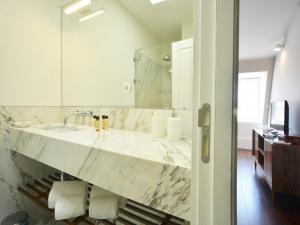 Modern apartment in Portos Vibrant Heart