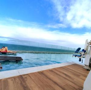 VAN GOGH-SE Studio privado com Rooftop, garagem, piscina aquecida