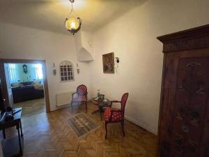 Casa Crown