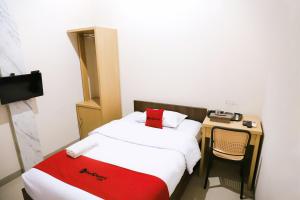 RedDoorz Syariah near Exit Toll Subang