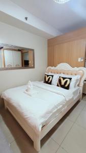 Shell Residences MOA - Josh staycation