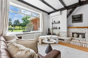 Luxury Christmas House with Fireplace, Full Festive Décor & Optional Hot Tub