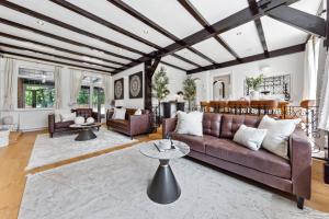 Luxury Home with Gym, Playground, Sleep 16 - Ubytování bez kategorie ve městě Staines