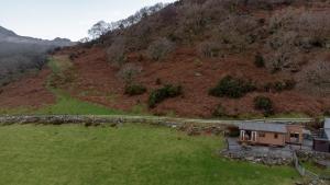 Ty Pren - Homely Lodge on a Mountain Farm