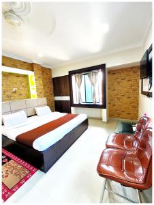 SEA VIEW FAMILY FRIENDLY HOTEL S-S Piper ! - Room with Balconies, Restaurant, Parking & Free Wi-Fi ,Beach Front Location - Best Seller Hotel In Puri