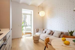 Newly Renovated Stylish Eixample - Great Location