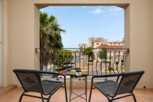 Elegant Apartment with Pool and Balcony Views