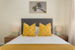 Elegant Apartment with Pool and Balcony Views