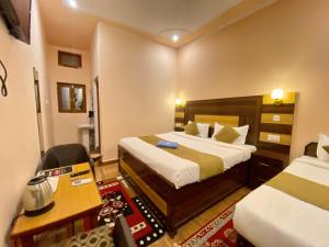 Geetanjali Palace Hotel & Restaurant