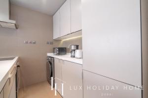 LUX The West Avenue Dubai Marina Suite