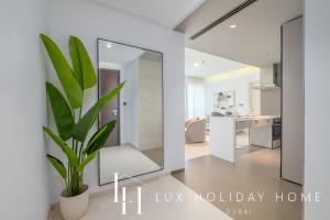 LUX The West Avenue Dubai Marina Suite
