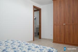 Villa con piscina by budoniaffiti img27