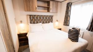 02 - Supreme 2 Caravan with Decking